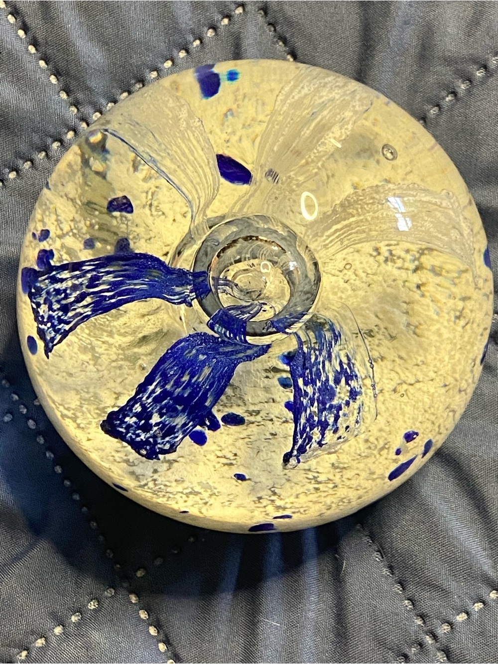 MURANO Blown Glass BUBBLE-Center Blue-White Flower Art Blue Speckled Paperweight